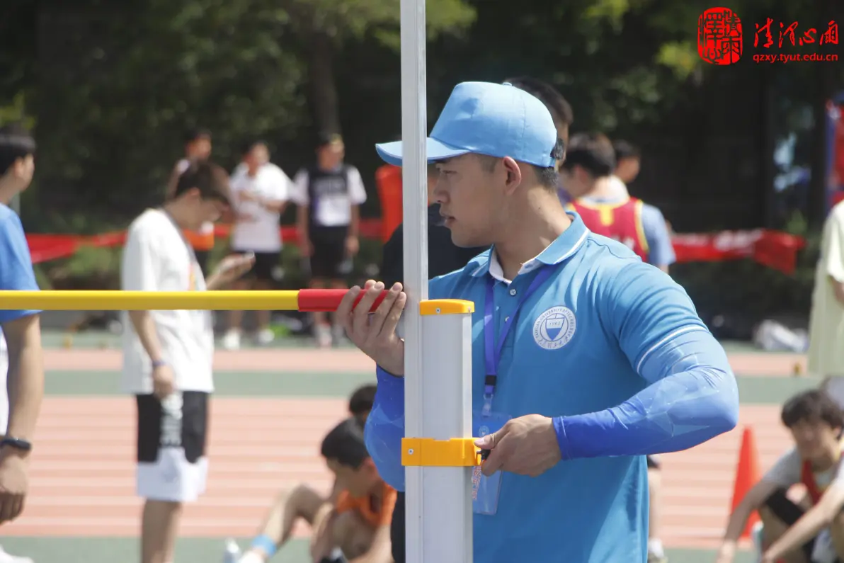 九游体育官方-裁判的压力：如何在瞬息万变中做出判罚？