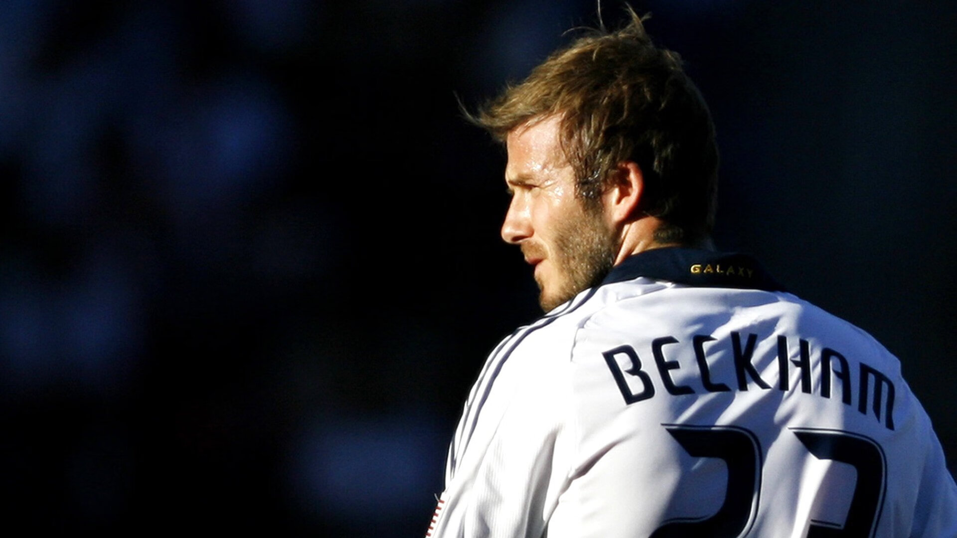 中国男足在巴黎奥运会比赛中以2-0战胜日本，奥运会足球赛中国男足