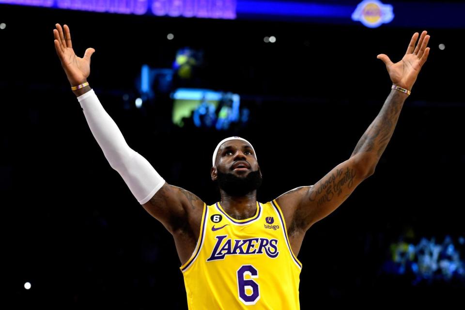 包含詹姆斯再刷新纪录！成为NBA历史得分王的词条