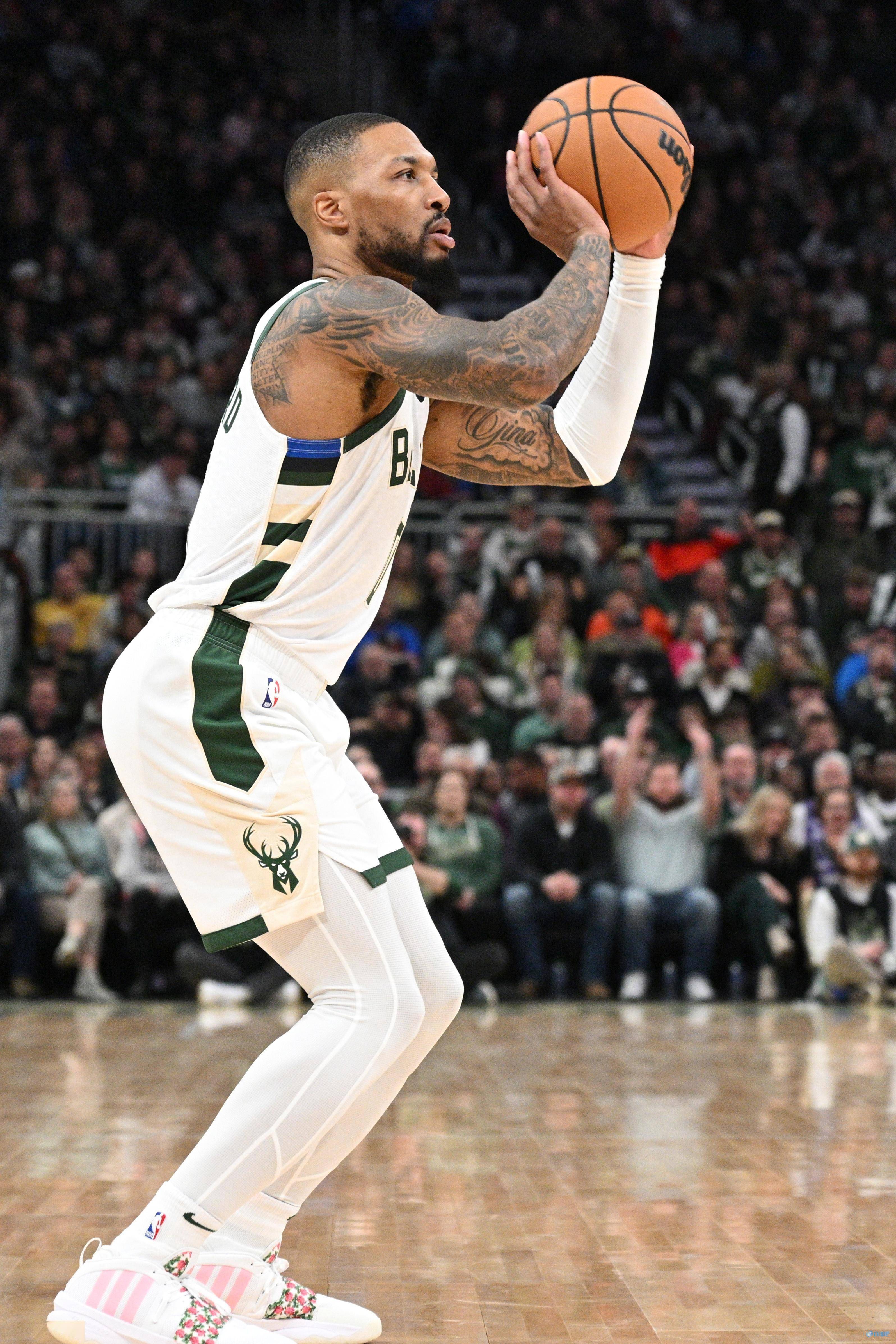 包含利拉德71分!超越米切尔成现役单场最高分的词条 包含利拉德71分!超越米切尔成现役单场最高分的词条