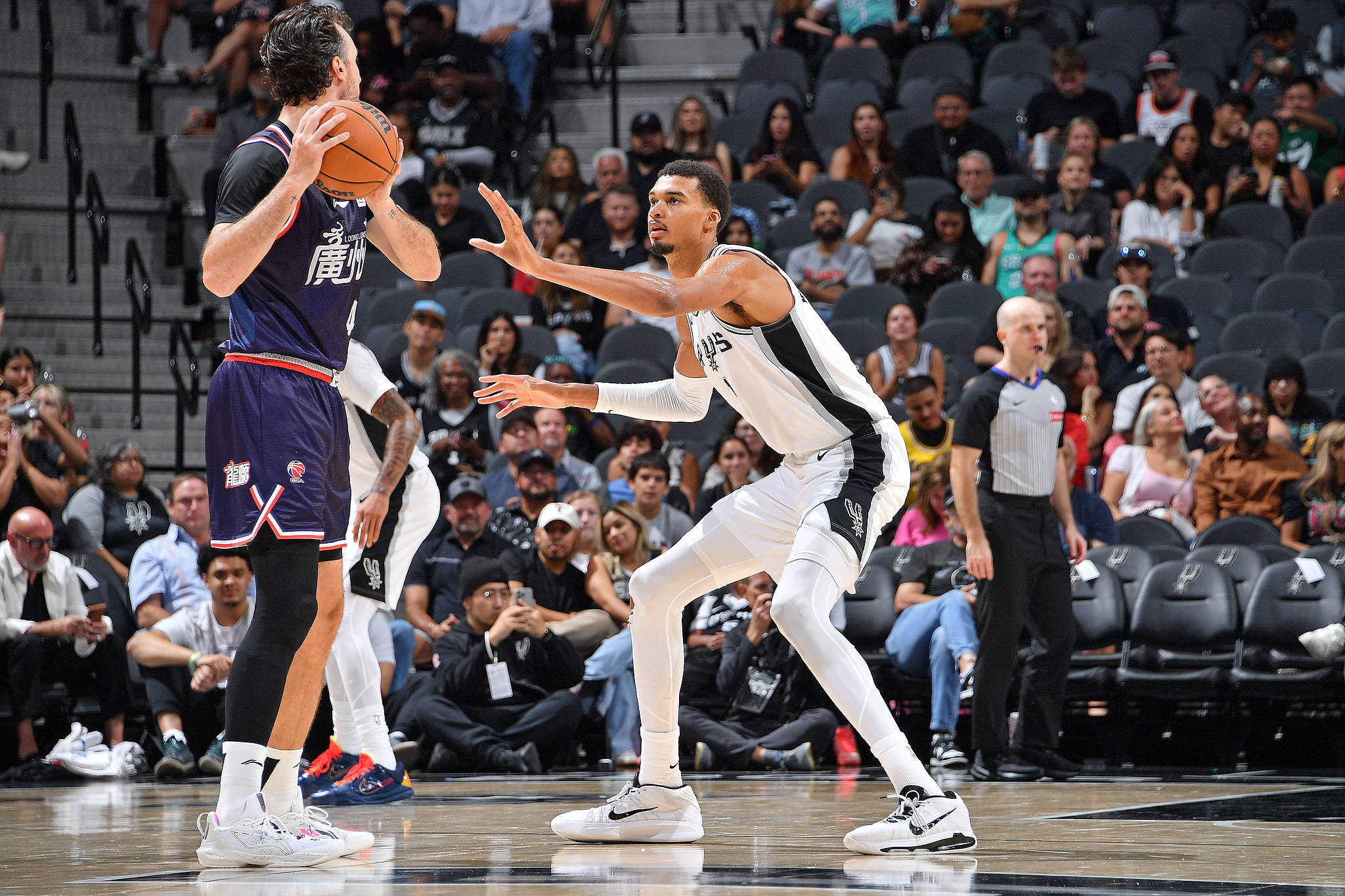 文班亚马季后赛首秀30+10，马刺未来可期的简单介绍